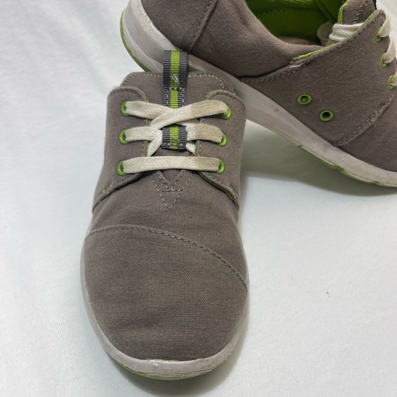 TOMS Tan and Green Slip-On Lace Up Shoes size Big Kid 4 - Picture 4 of 5